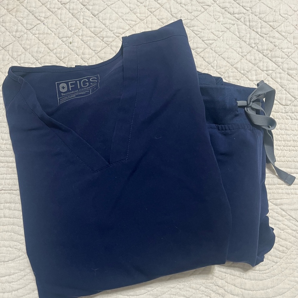 FIGS Navy Blue scrubs set—Casma top, size Small, and Zamora Jogger, Small-Tall!